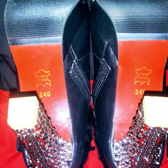 Vera Cuoio
240 Studded Heels Size 7. Sexy time - Picture 4 of 6